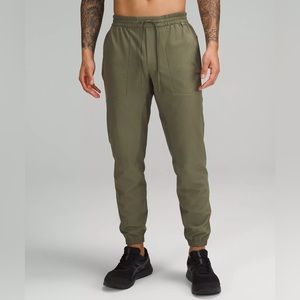 Lululemon Men NWOT Size Small License To Train joggers Tech Olive Green